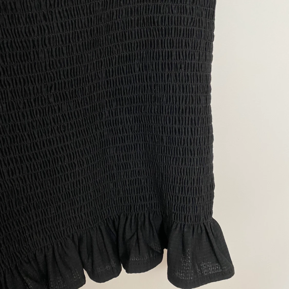 Svart linne med detaljer  - 90