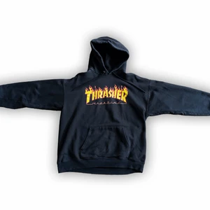 Thrasher Flame Hoodie - Storlek Medium. Gott skick. Säljer pågrund av att den inte används. Nypris 950kr köpt på Junkyard. Pris kan diskuteras⭐️⭐️