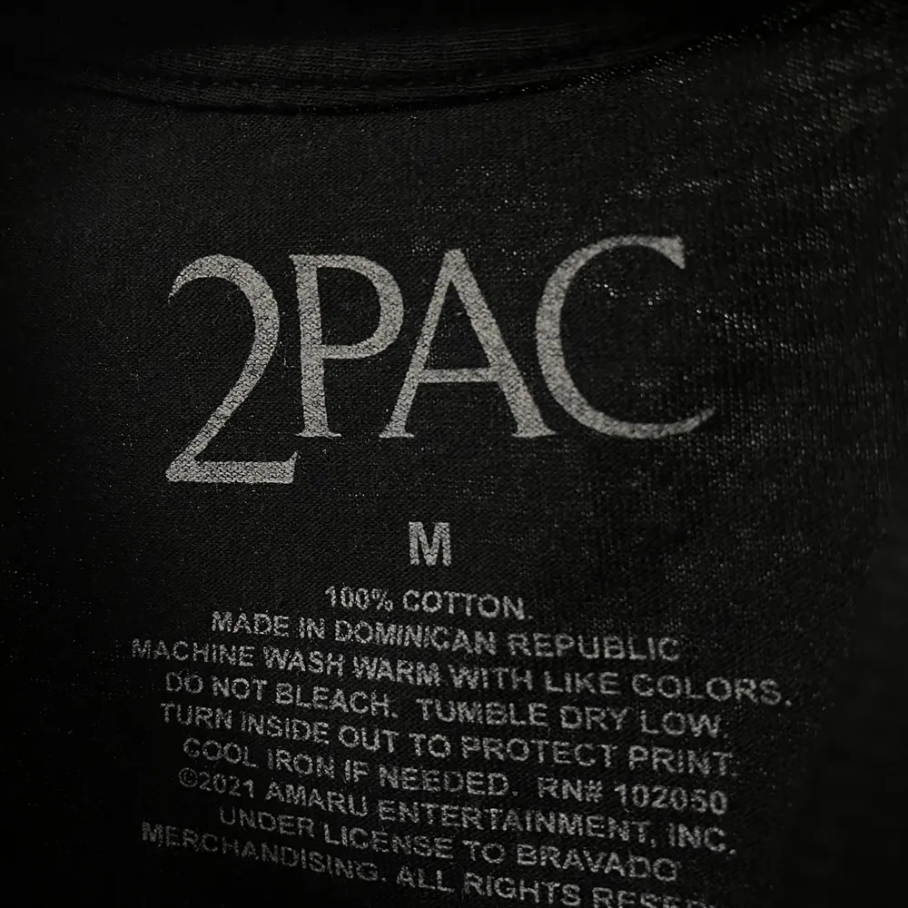 Tupac tshirt köpt från usa. Storlek M passar S. T-shirts.
