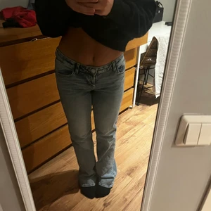 Lowwaist jeans  - Säljer dessa jeans som är slutsålda från hm, använd cirka 1 gång. 