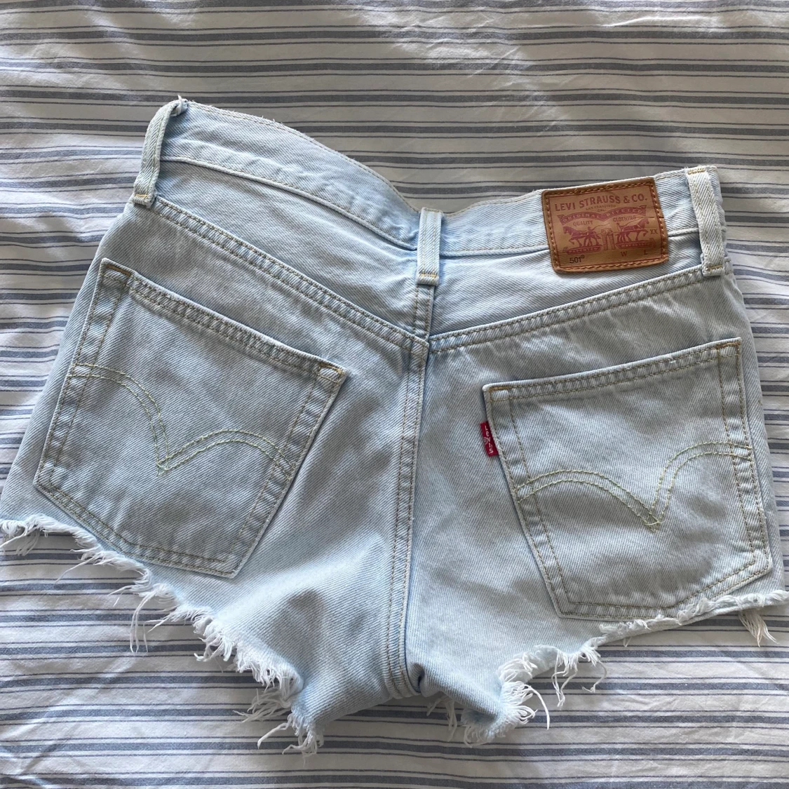 Ljusblåa Levi’s shorts - 90