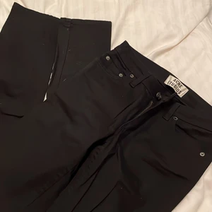 Acne jeans  - Tight men stretchig modell, i svart. Storlek W24 L34. Hämtas i Solna eller så står köparen för frakt !