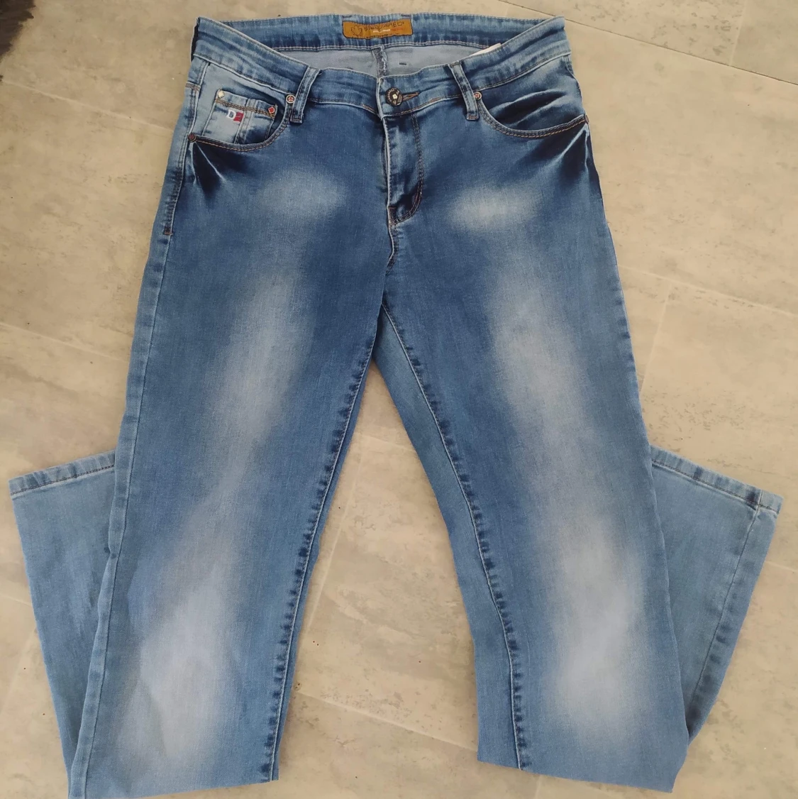 Dsquared 2 jeans i italiensk strl 33