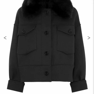 Söker meotine jacka  - Hej, jag söker en svart eller beige meotine jacka i st xs/s. Kan betala bra!