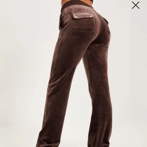 Juicy couture  - Kommer inte till användning längre därmed säljs. Fler bilder privat. Pris diskuteras vid snabbköp.