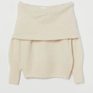 Stickad tröja - Hej säljer denna jättefina, off sholder tröjan❤️ helt ny! Skriv privat för frågor eller bilder  Nypris 299!