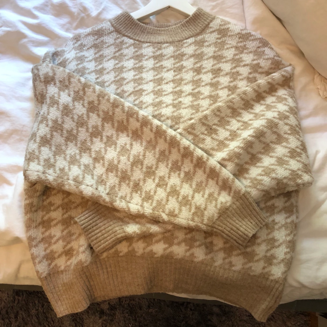 Beige stickad tröja