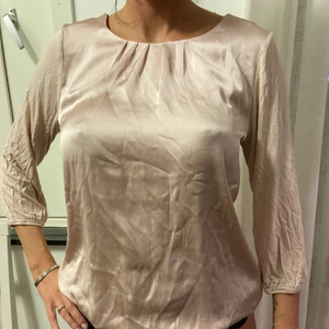 Strl S - Fin blus när den inte är skrynklig :) 