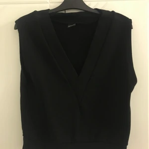 Strl S - Oanvänd väst 