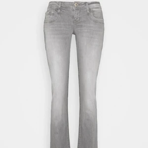 Ltb jeans - Valerie modellen från ltb. Köpte på Zalando för 825kr. Helt nya med prislapp endast testade!💞💞 