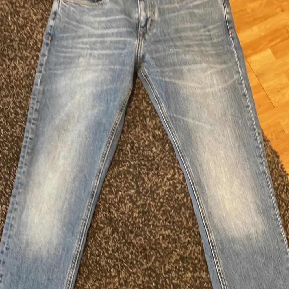 Tre jeans för 500kr och 1 för 150kr, bra stick har använt bara några få gånger. Jeans & Byxor.