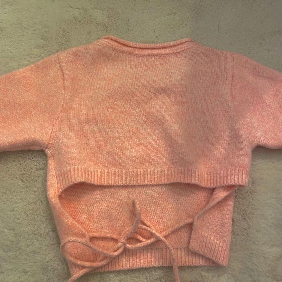 Open back stickad tröja  - 91