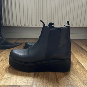 Vagabond platform skor - Ett par vagabond platform skor i storlek 39🫶 Bra skick🤍Kan diskutera priset!