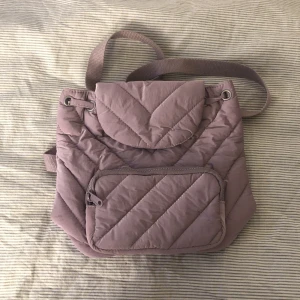 Ryggsäck - Oanvänd lila/rosa Zara ryggsäck❤️