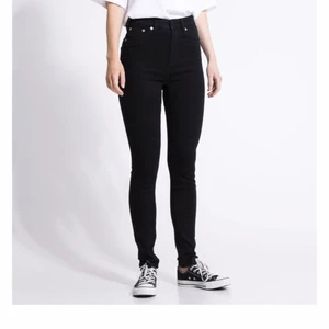 Snake Jeans stl M - Endast använda ett fåtal gånger