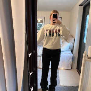 Sweatshirt från ginatricot  - Storlek xs 70kr Köparen står för frakten, kan mötas upp i och runt Falun🫶🏻