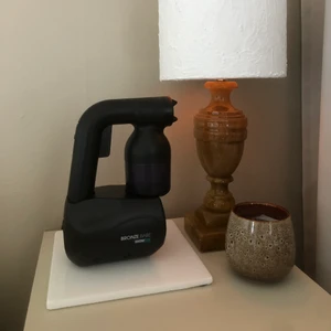 Spraytan maskin - En grym spraytan maskin för hemmabruk har knappt anvöndt ingår även en liten flaska färg som räcker till 2-3 gr. Pris 600:-