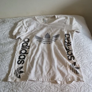 Tröja - Köpare står för frakt 