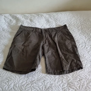 Gröna shorts - Nyskick aldrig använda  köpare står för frakt