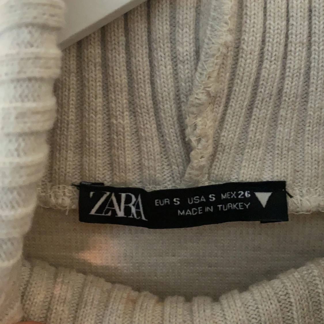 Beige stickad tröja  - 91