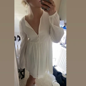 Klänning - Fin klänning ifrån bikbok, inköpt från bikbok för 500kr i juni. Säljer då jag aldrig använt den💓⚡️