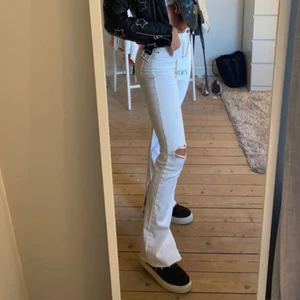 vita jeans - super sköna och stretchiga jeans som tyvärr inte kommer till användning, jag är 173 cm
