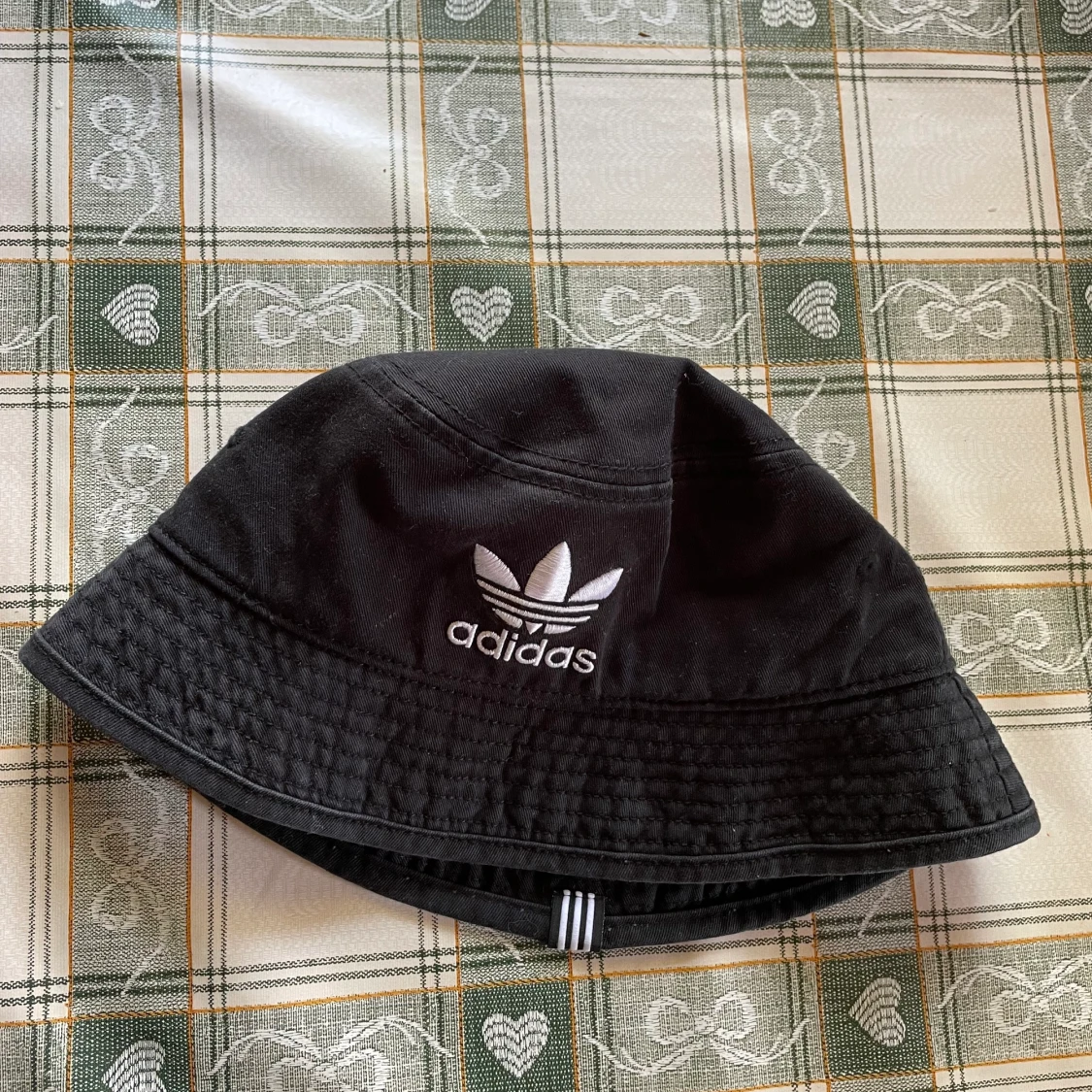 Adidas fiskehatt