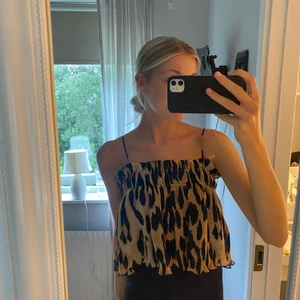 Ganni topp - Jätte fin Ganni topp!!💕 knappt använd BETALNING SKER VIA SWISH KÖPREN STÅR FÖR FRAKT