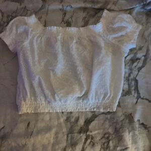 Blus - Jätte söt vit blus