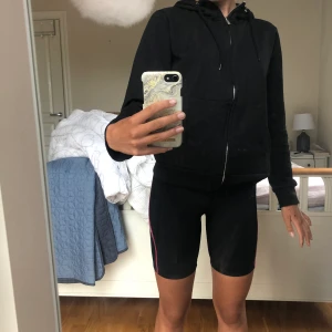 Cykelbyxor - Passar jättebra, trendiga rosa fina detaljer