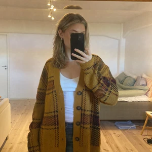 Mysig kofta - Supermysig kofta från pull and bear. Perfekt till hösten❤️❤️ passar både tjejer och killar! Sitter oversized på mig som brukar bära S