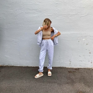 gråa mjukisbyxor - SÅ sköna och fina mjukis!! har två, därav säljer jag, så de är aldrig använda! 