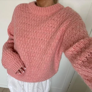 Rosa tröj - Tröja från Envii. Strl L men passar xs-l beroende på hur man vill att den sitter.