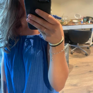 blått linne - ett jättefint blått hm linne, axelbanden går att sjustera!!