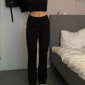 Kostymbyxor - Ett par superfina kostymbyxor från Bikbok! Säljer pga ej kommer till användning. Nypriset var 600, nu 110kr + frakt! 