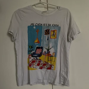 T shirt med tryck från hm - En gullig t shirt med retro tryck från hm!   Köpare står för frakt💋 