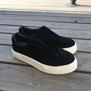 Eytys doja  - Helt nya eytys köpta från ssense. Aldrig använda alltså helt sprillans nya. Säljer pga för små. Köpta för 2000kr. Buda 