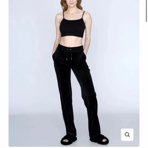 Söker dessa  - Jag söker dessa juicy byxor för 300 till 800 kr i storlek xs-s. helst för runt 300-600 men går bra till 800 men ej högre 😀 