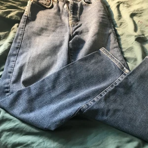 Jeans  - Blå perfectJeans från Gina Tricot i fint skick. Stl 32