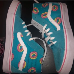 Vans X Odd Future Sk8-Hi - Endast testade en gång, kom med bud! Låda samt rosa skosnören finns. Kan skicka bättre bilder om så önskas.                       Size - Mens - US8 / 26CM                                                    
