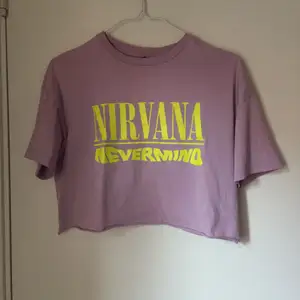 En nirvana t-shirt i bra skick från hm ✌🏼😊