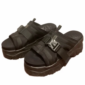 Rebels platform sneakers sandals  - Platform sneaker sandaler från rebels, har använt en gång! Hade använt mer om de passade mig bättre