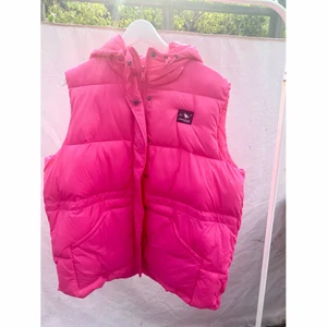 Envi väst rosa strl s  - Helt oandvänd väst från envi . Rosa inköpapris 999kr 
