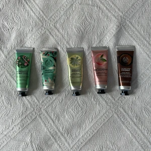 The body shop handkrämer - Säljer dessa då ja inte använder dom längre, alla är använda, vissa lite mer och vissa lite mindre, alla för 55kr eller en för 15kr 💗