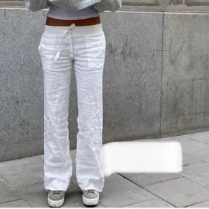 Alobha - Säljer mina fina linnebyxor i S från alobhalabel då de inte passade mig, kan även tänka mig att byta mot ett par i xs Har bud på 600kr