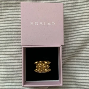 Edblad ring - Skulle gärna byta min ring mot en likadan i storlek 17,5mm istället, men kan även tänka mig att sälja den vid ett bra bud💗