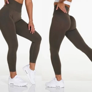 Nvgtn tights - Nvgtn tights i färgen ”olive” och modell solid semless. Använda en gång. nypris är 579kr