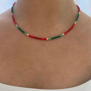 Pärlhalsband  - 46kr gratis frakt🍉  Vattenmelons inspirerat halsband🦋🐚