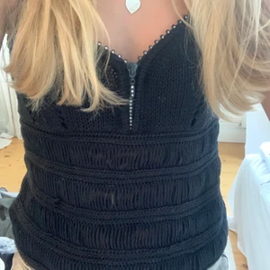 Linne - Fint linne, lite virkat material typ. Passar till allt💕💕