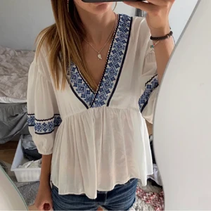 Zara topp  - Supersnygg zara topp som dessvärre inte passar min stil och därför inte kommer till användning ❤️ använd en gång 